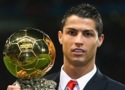 九游体育-乔治存在感拉满，热火对阵独行侠的战术博弈与个人英雄主义