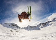 九游娱乐入口-富安健洋高光表现，西班牙节奏掌控马赛，一场战术与意志的较量