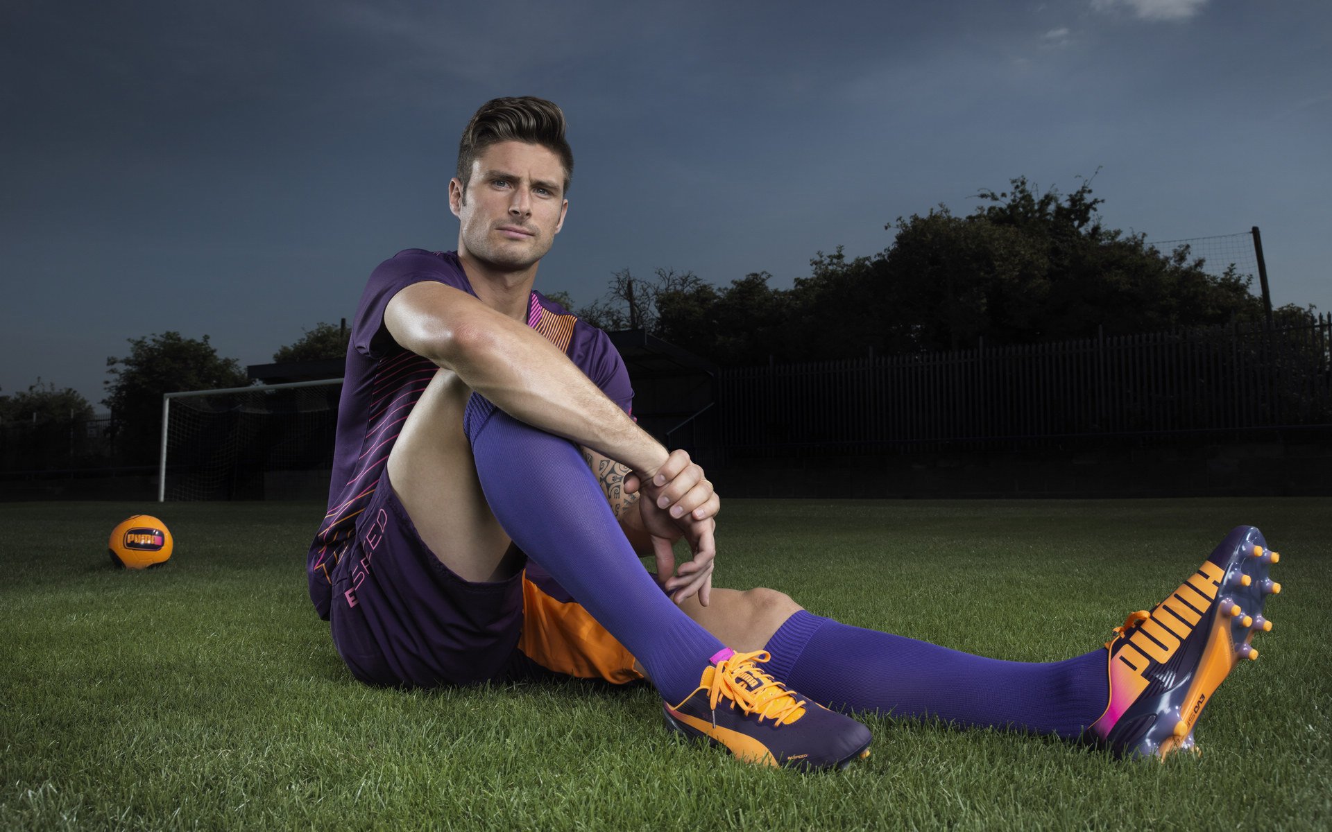 奥亚尔萨瓦尔焦点战破茧成蝶,乌拉圭五球狂胜展露冠军相