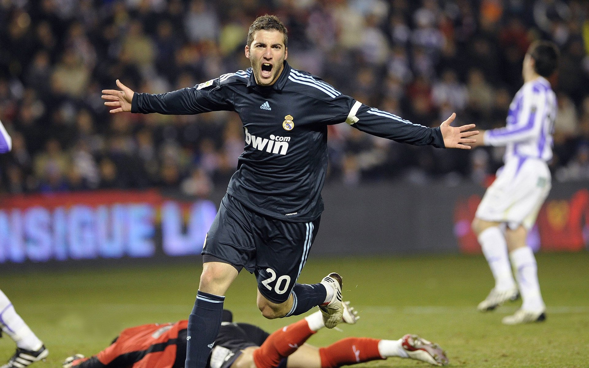 威尔士力克冰岛，金玟哉完成里程碑，一场胜利与一个时代的交汇