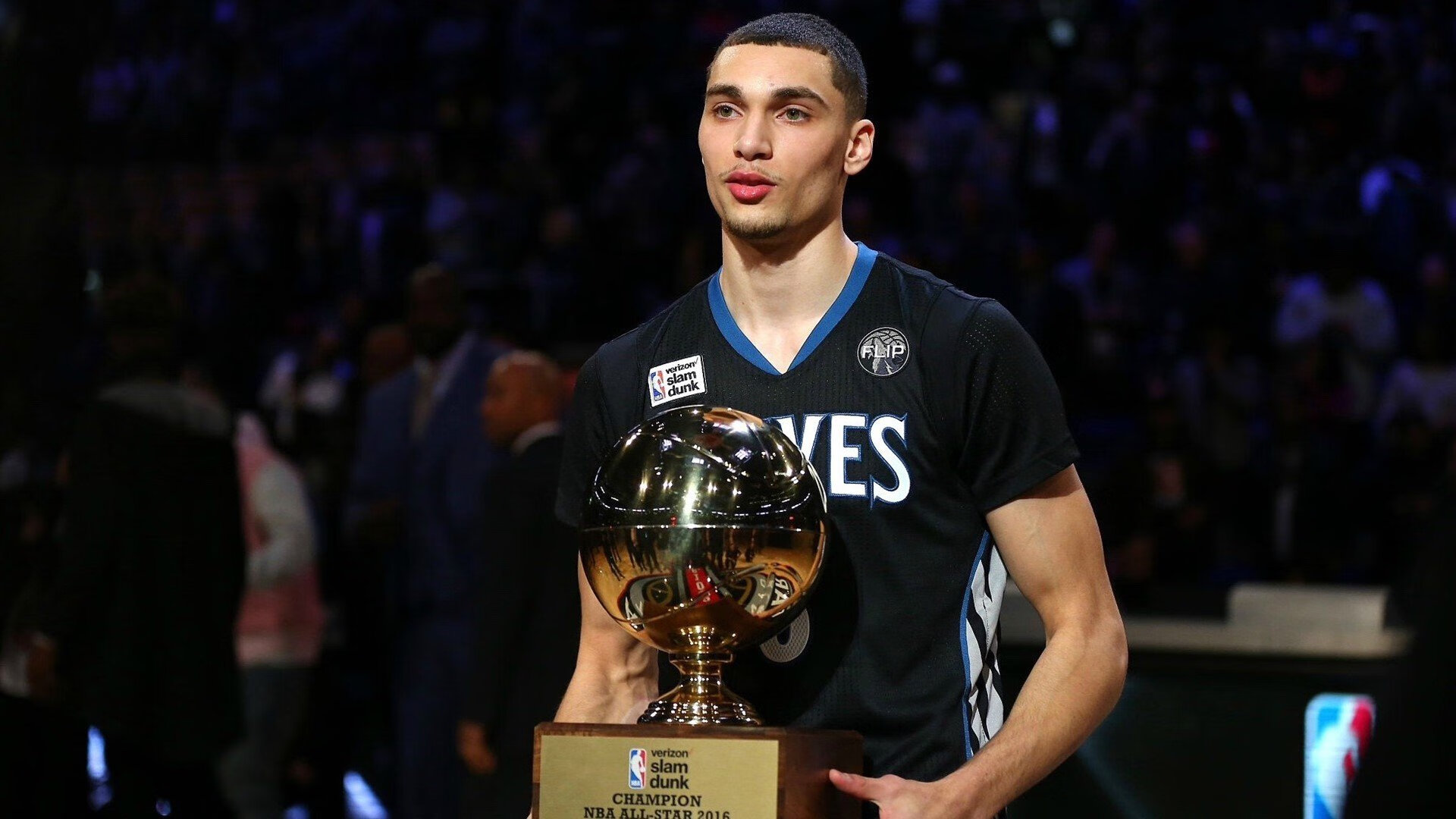 欧冠决赛焦点战，巴萨硬仗取胜奥地利，坚韧与战术的完美交响