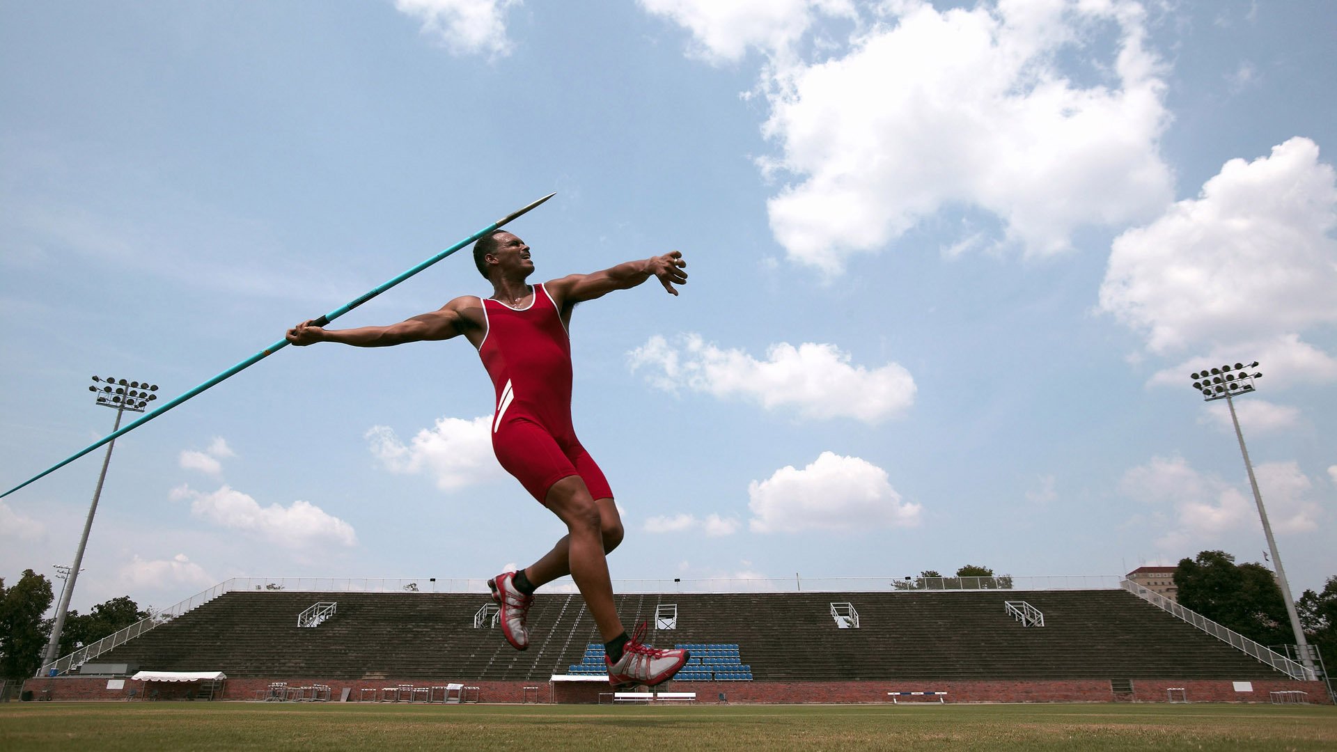 伦纳德，季后赛之夜的独裁者