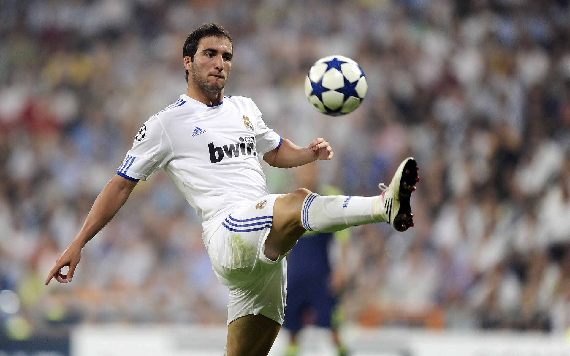 总决赛之夜，米切尔扛起全队，书写孤胆英雄的传奇