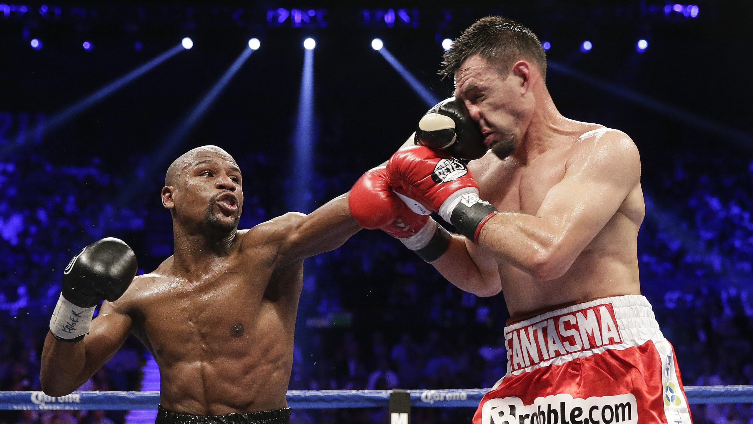 鏖战之夜，米切尔破纪录，雄鹿力克篮网